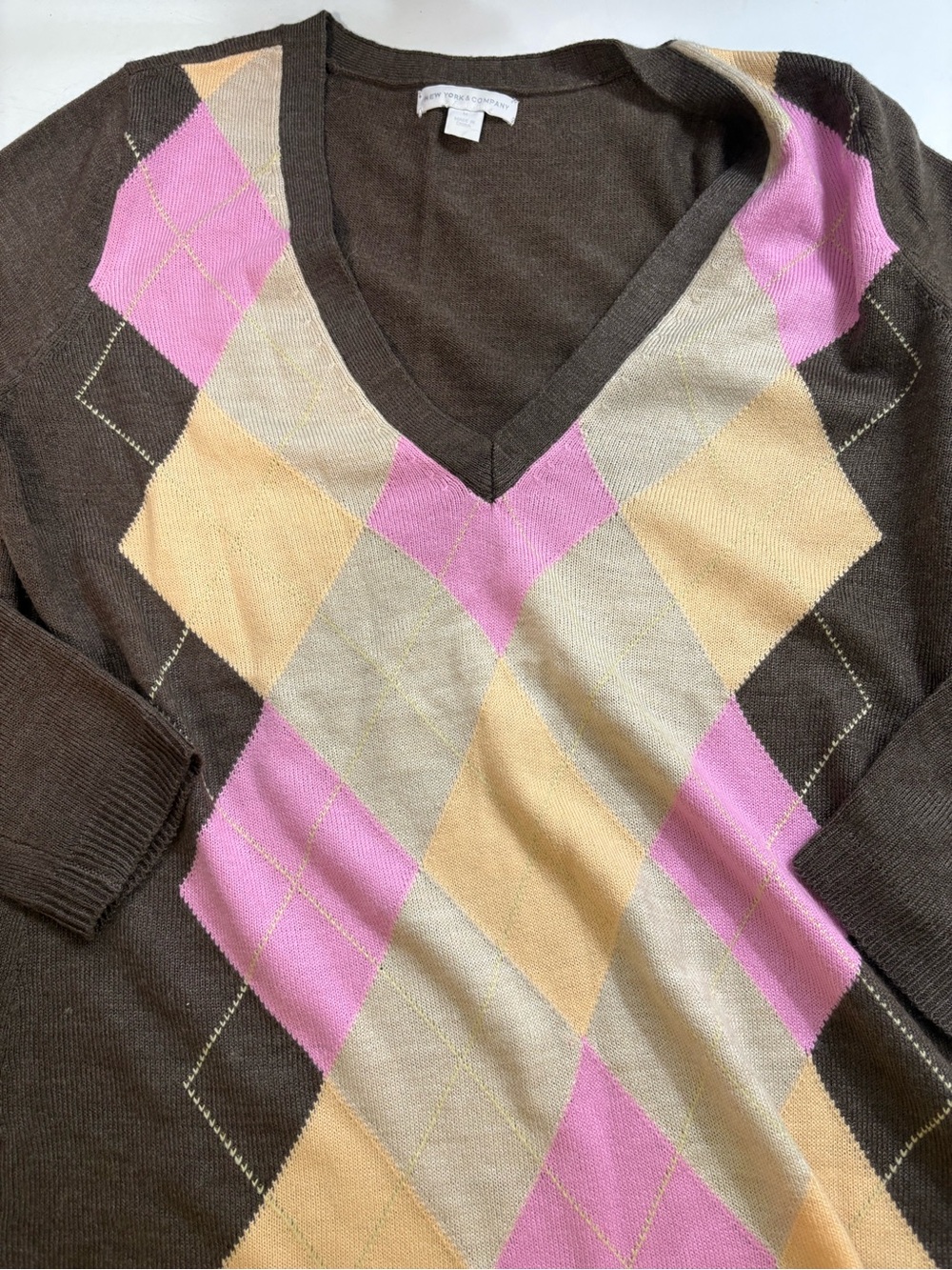 Brown V-Neck Argyle Sweater with Pink & Cream Diamonds#Preppy #Office #Campus